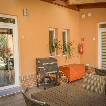 Oros House Apartmanház Orosháza Kültér fotó