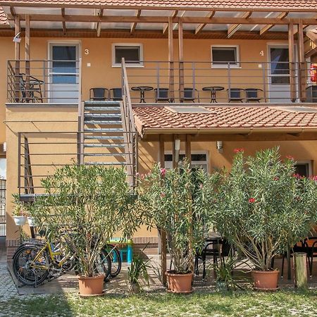 Oros House Apartmanház Orosháza Kültér fotó