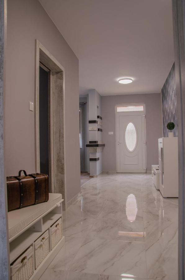 Oros House Apartmanház Orosháza Kültér fotó