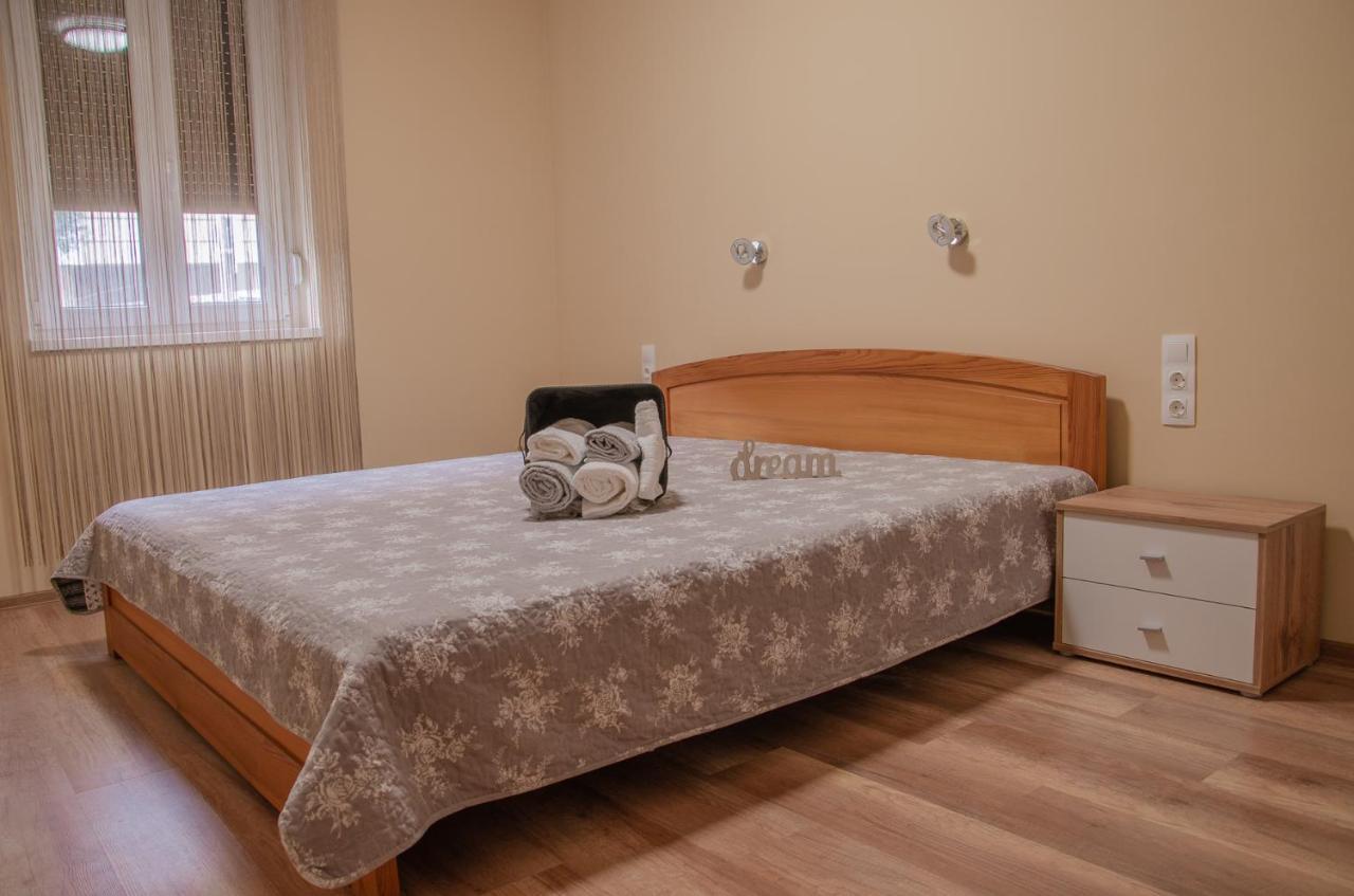 Oros House Apartmanház Orosháza Kültér fotó