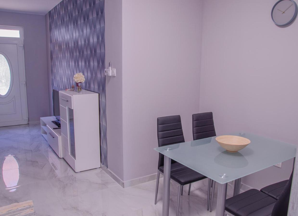 Oros House Apartmanház Orosháza Kültér fotó