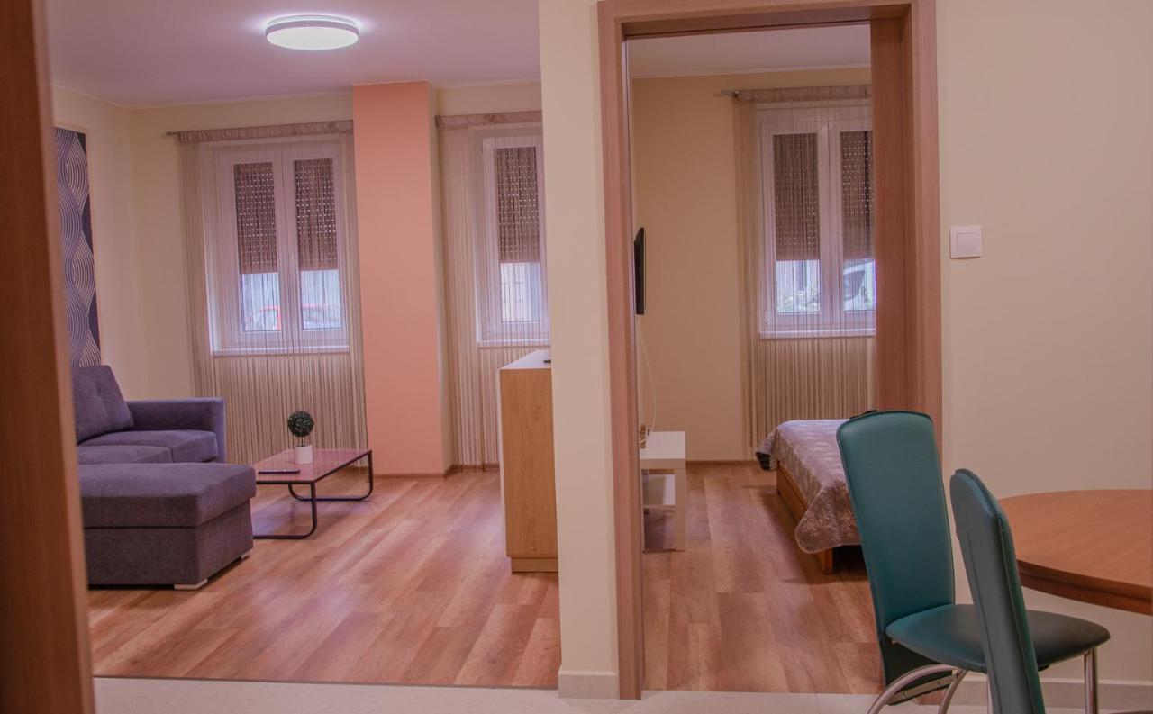 Oros House Apartmanház Orosháza Kültér fotó