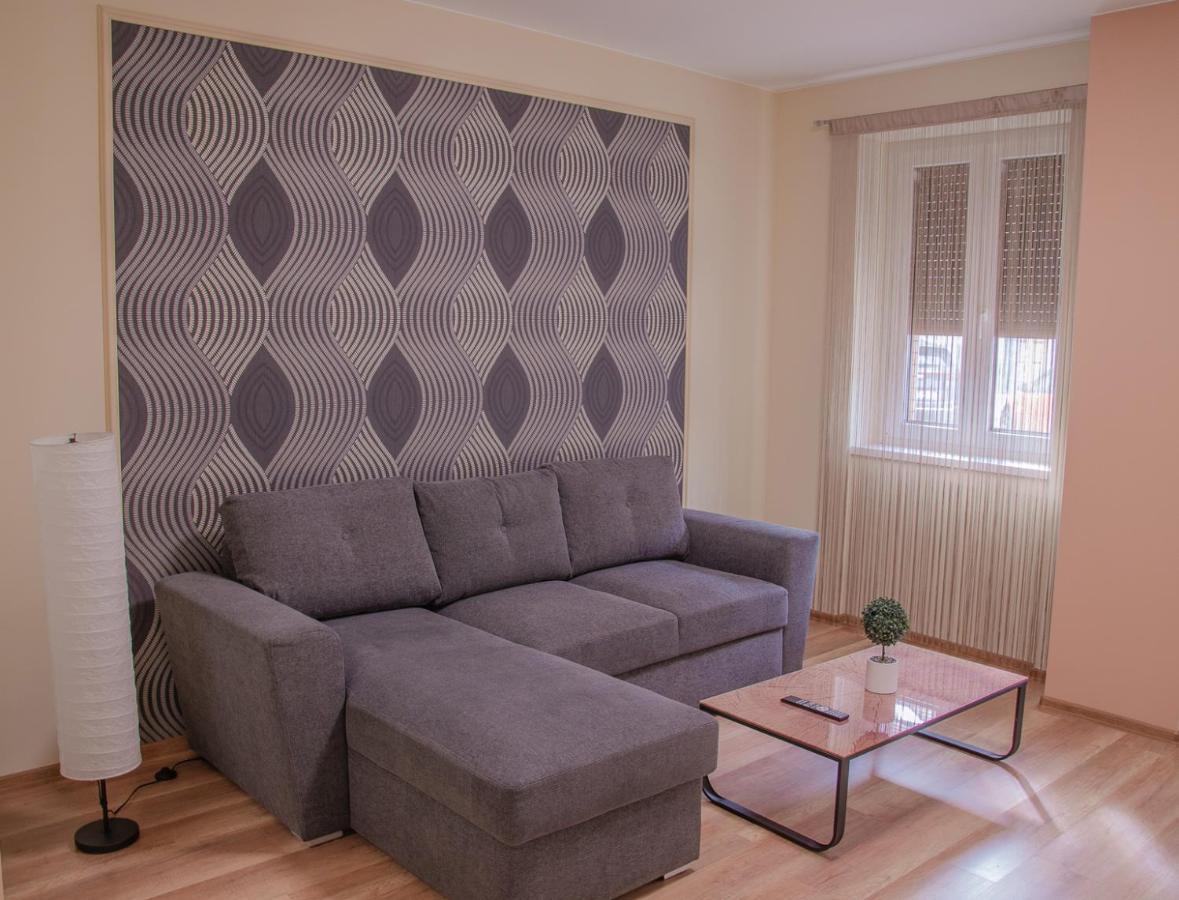 Oros House Apartmanház Orosháza Kültér fotó