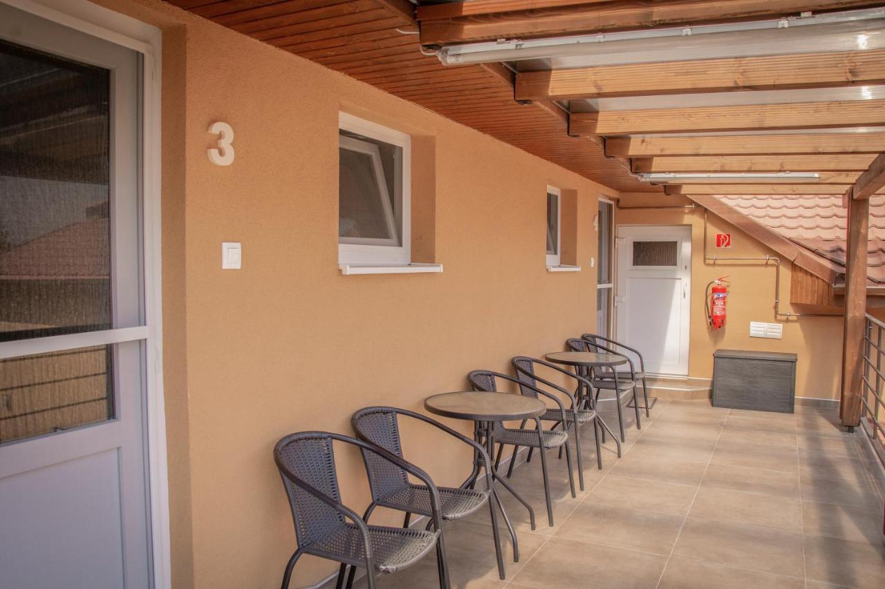 Oros House Apartmanház Orosháza Kültér fotó