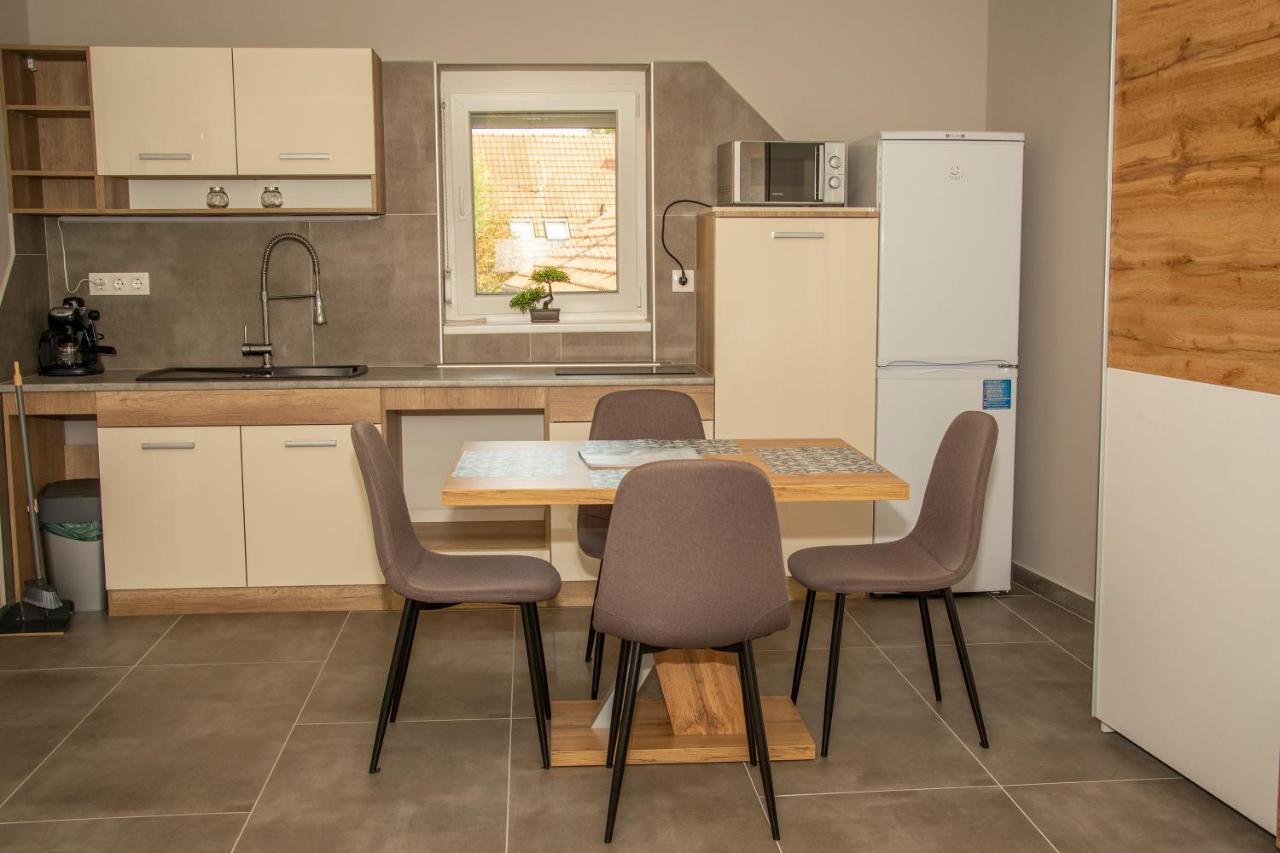 Oros House Apartmanház Orosháza Kültér fotó