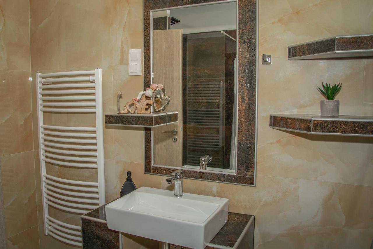 Oros House Apartmanház Orosháza Kültér fotó