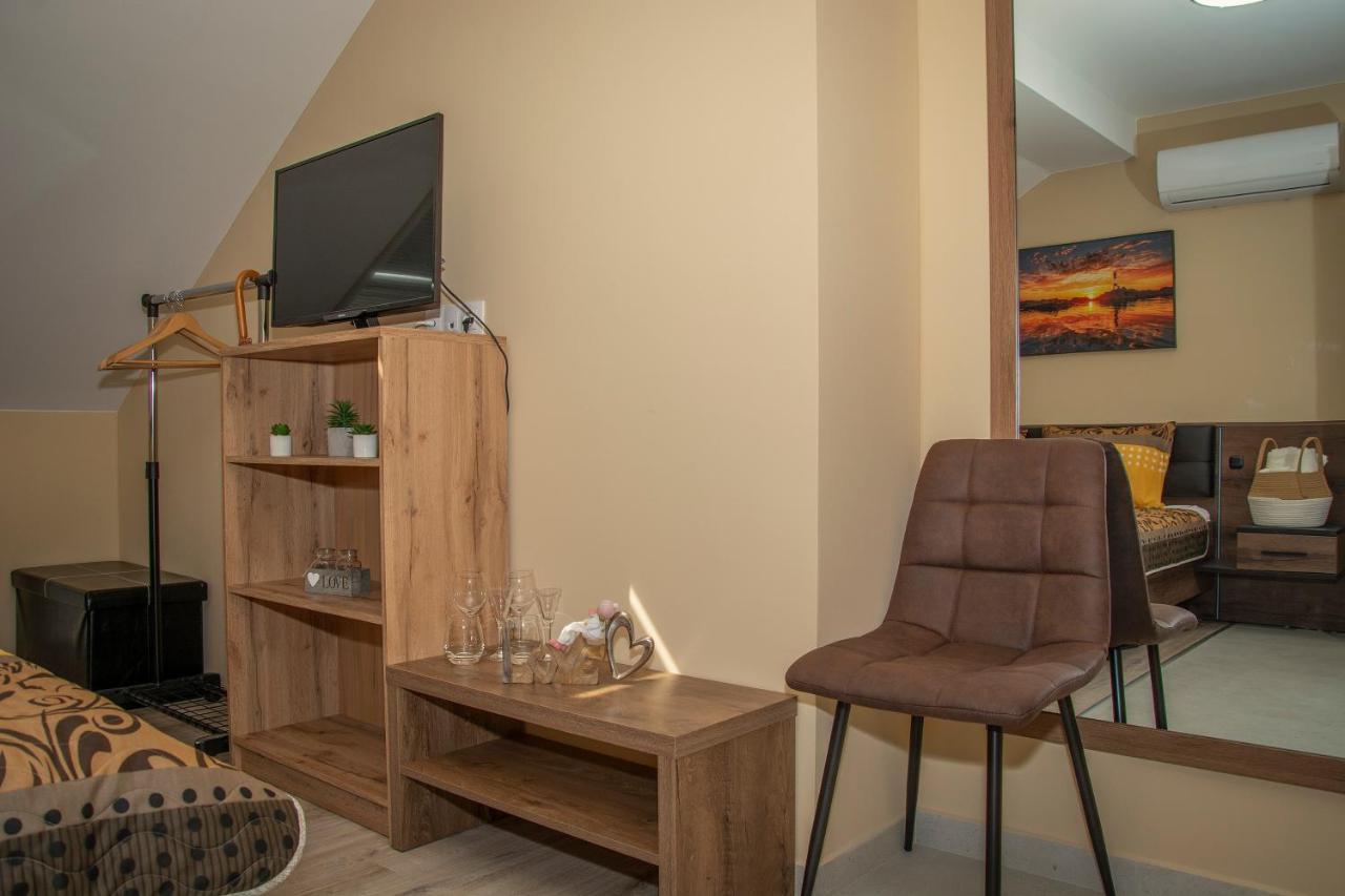Oros House Apartmanház Orosháza Kültér fotó