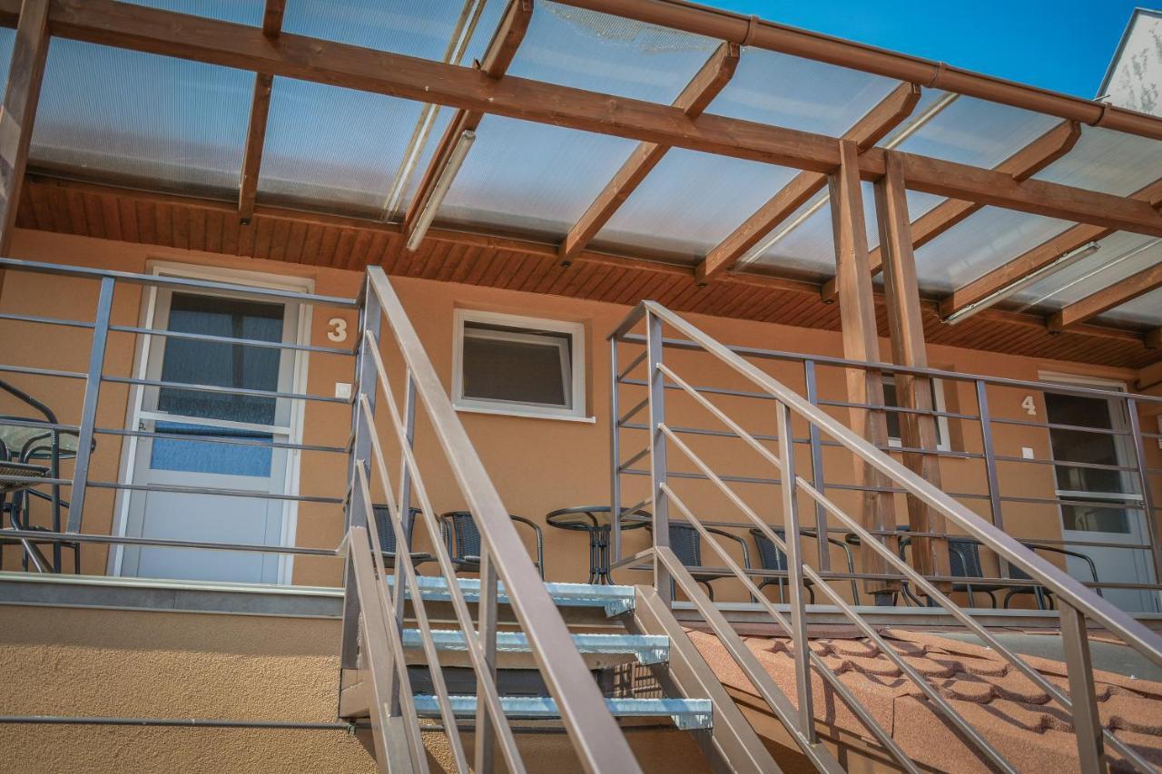 Oros House Apartmanház Orosháza Kültér fotó